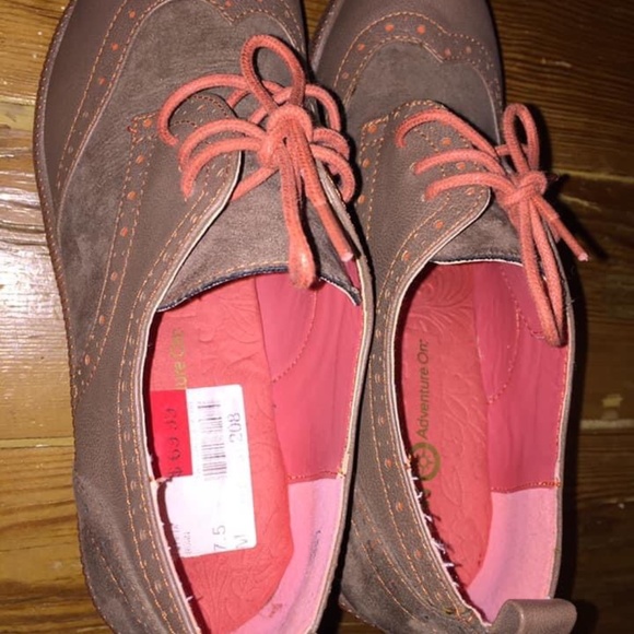 J-41 oxford wingtip vegan adventure shoes - Picture 3 of 6